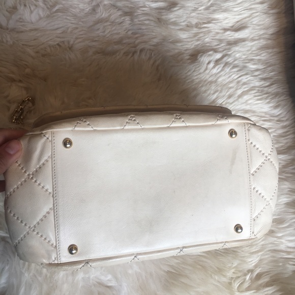 Chanel cream quilted bag GHW worn - Picture 7 of 10